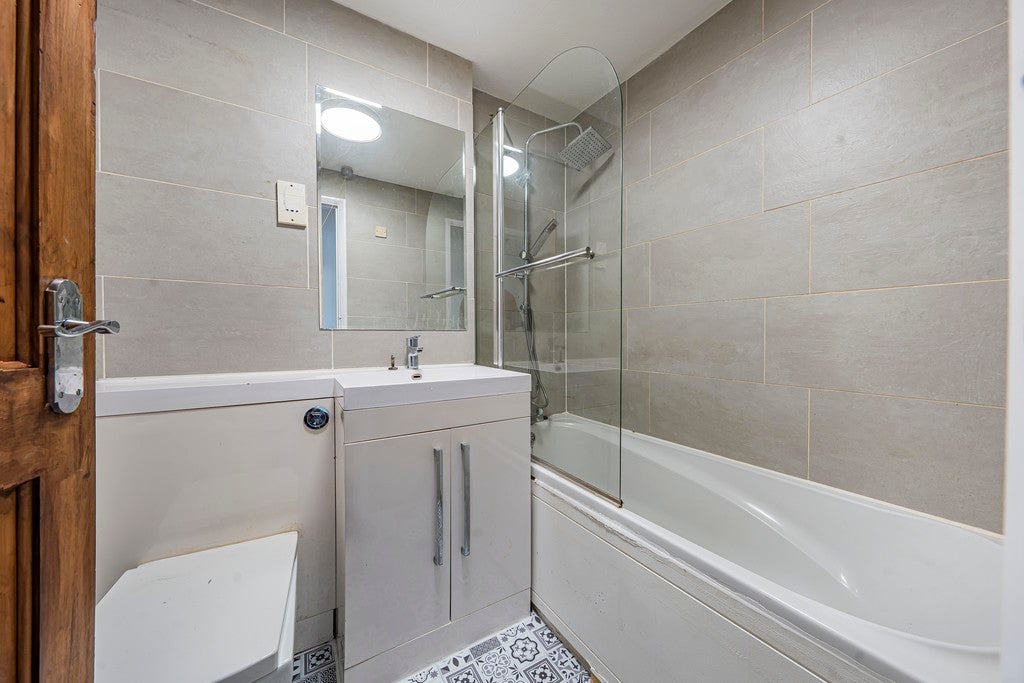 Flat Patricia Close in Slough