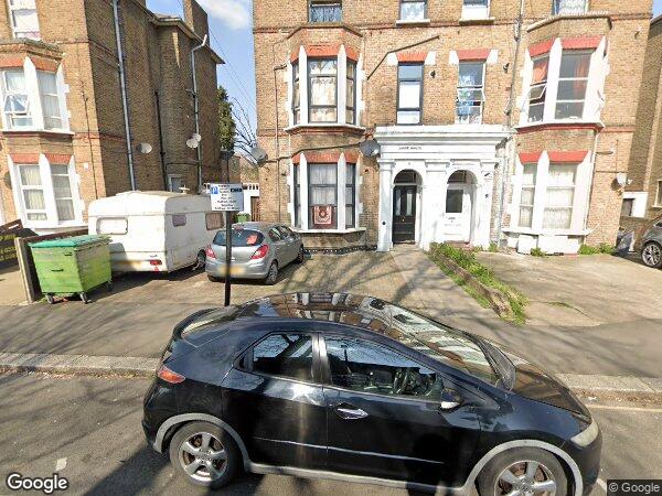 Room Pownall Gardens in Greater London