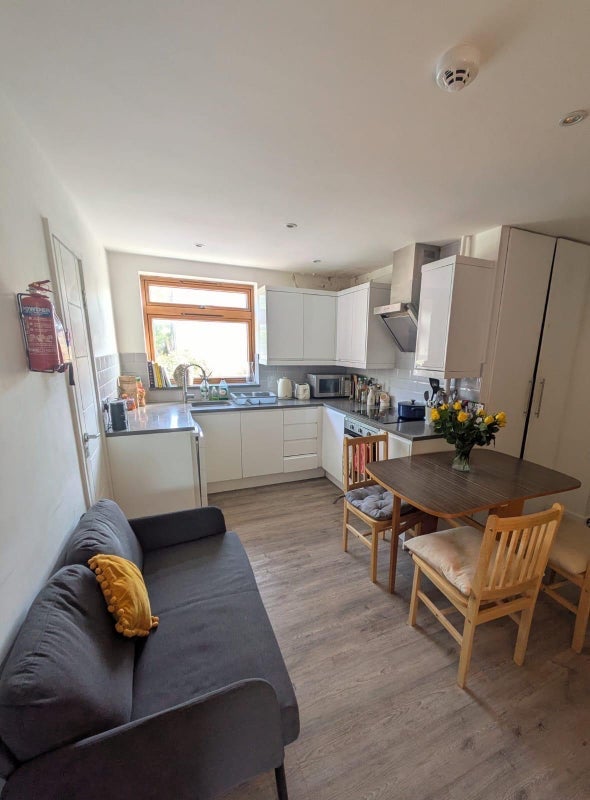 Room Thorburn Square in Greater London