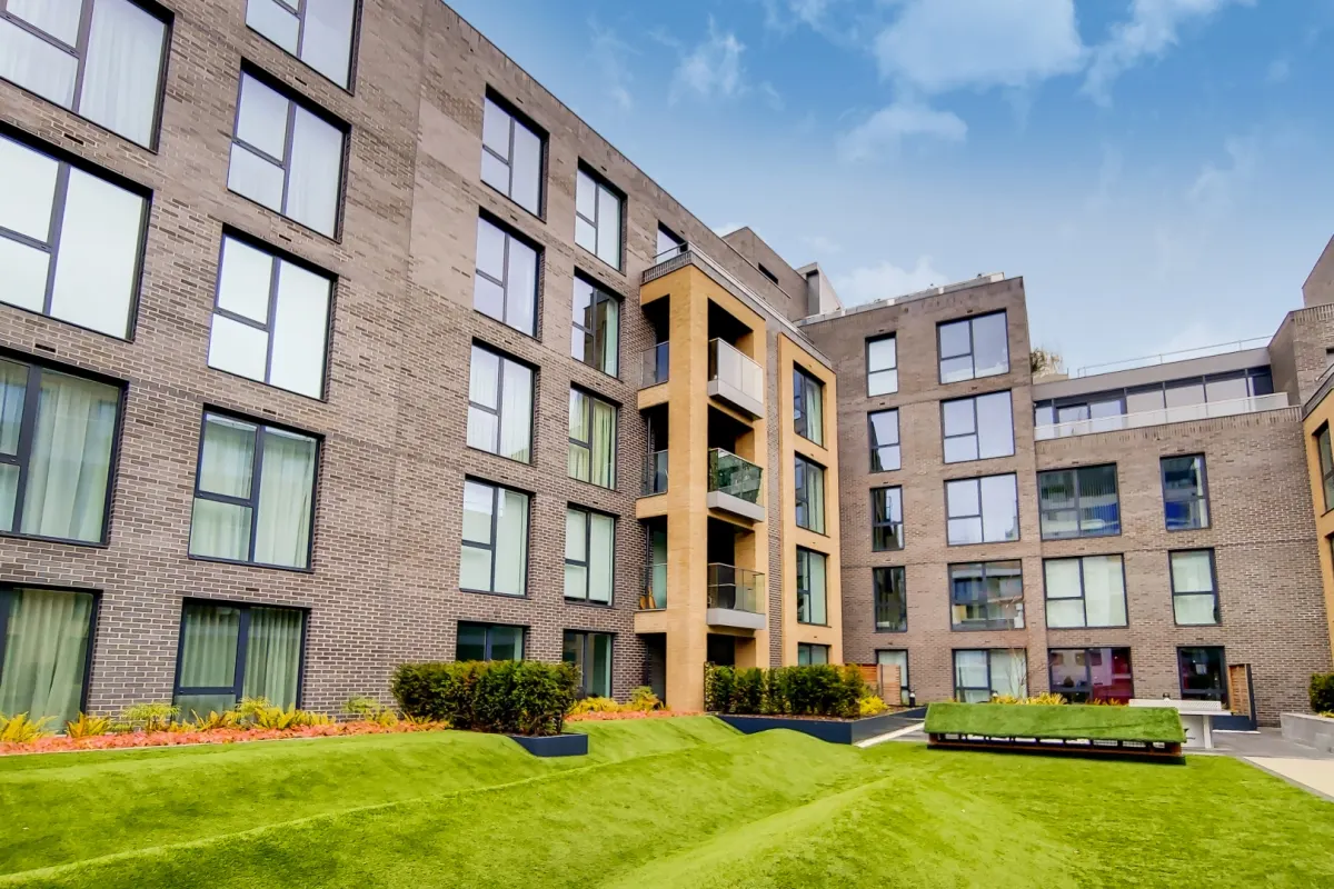 Flat Long Lane in Greater London