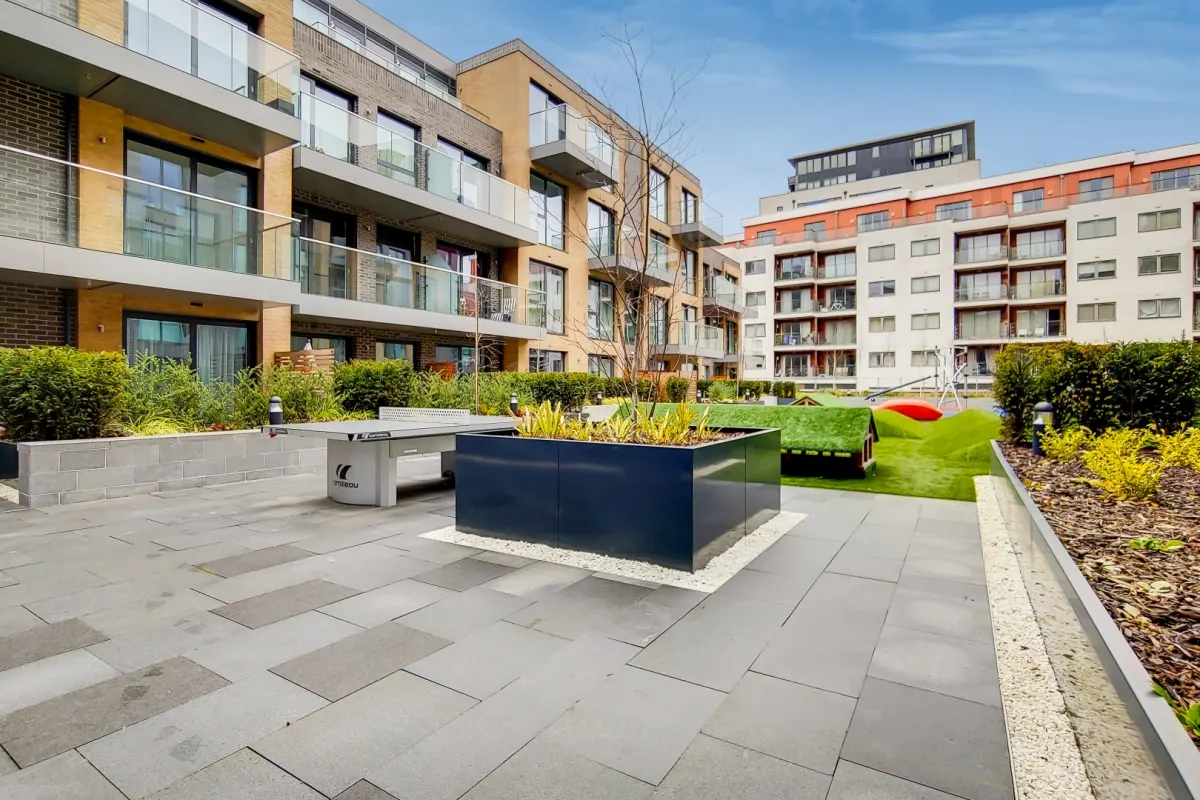 Flat Long Lane in Greater London