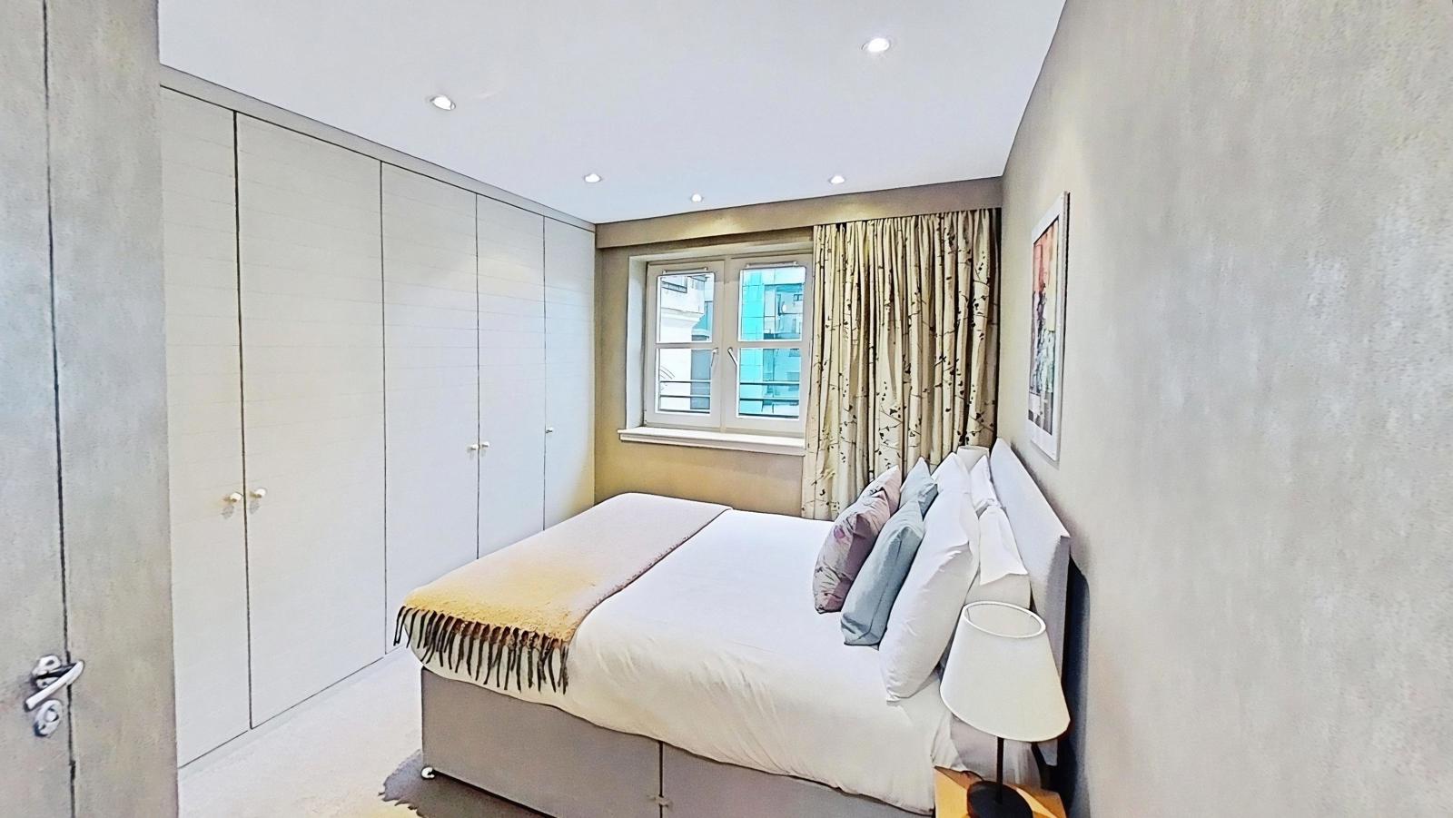 Flat Gentle's Entry in City of Edinburgh