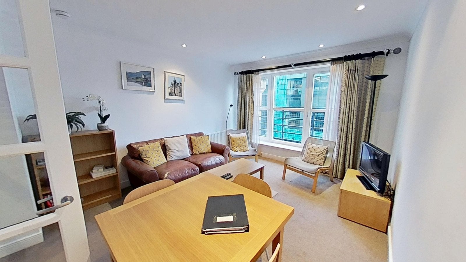 Flat Gentle's Entry in City of Edinburgh