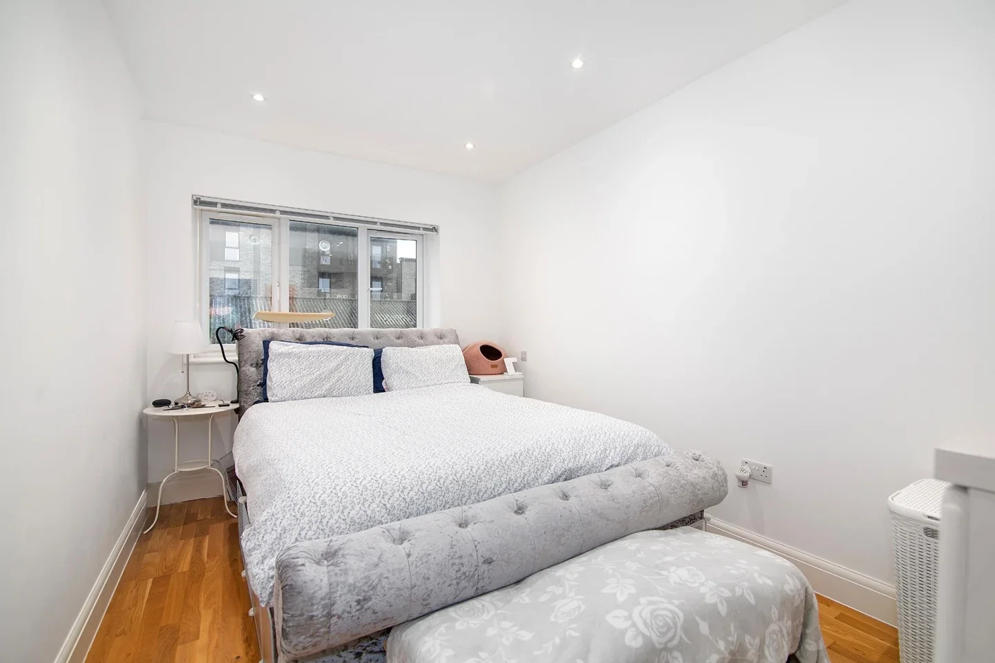 Flat Grand Union Walk in Greater London