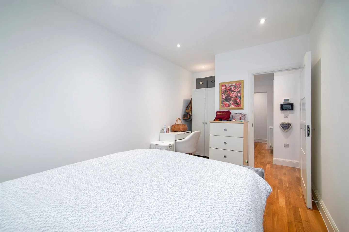 Flat Grand Union Walk in Greater London