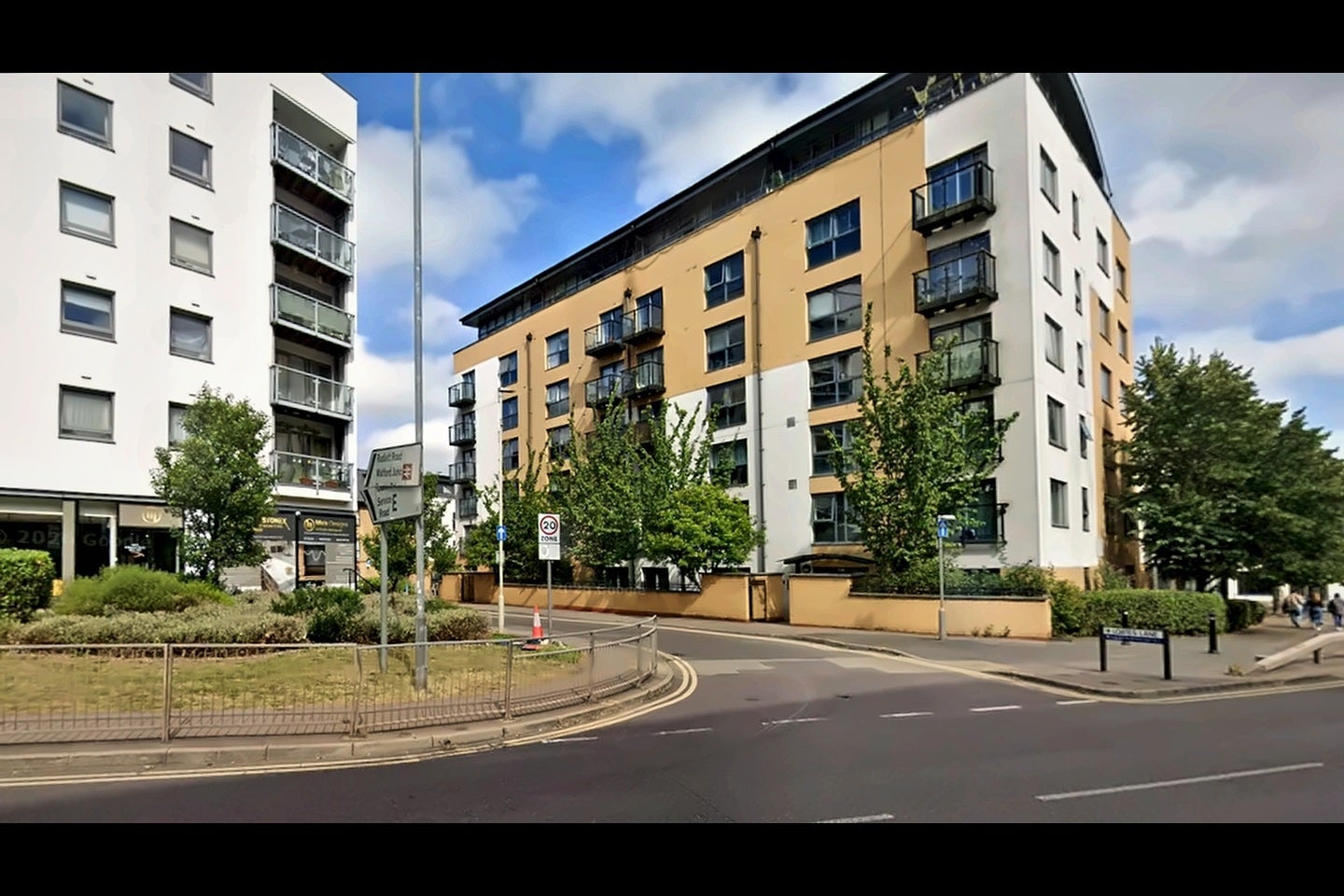 Flat Loates Lane in Watford