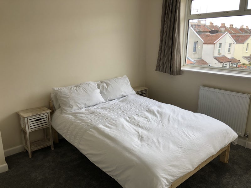 Room Cleeve Road in Bristol