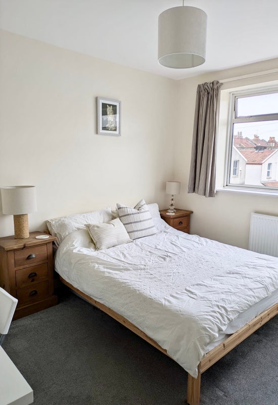 Room Cleeve Road in Bristol