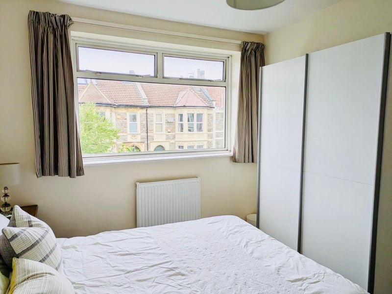 Room Cleeve Road in Bristol