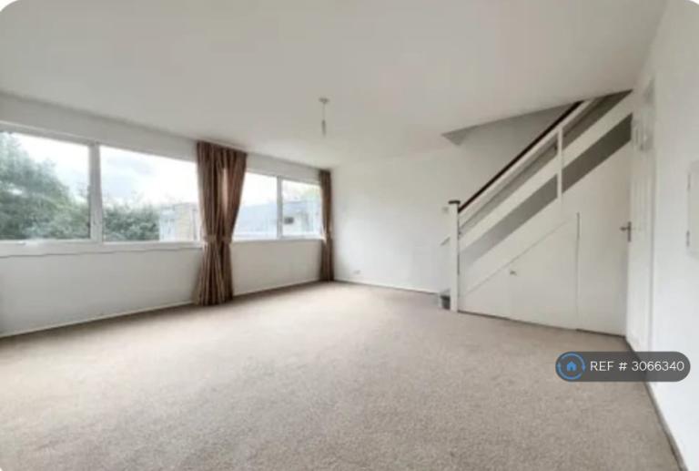Flat Stonegrove in Greater London