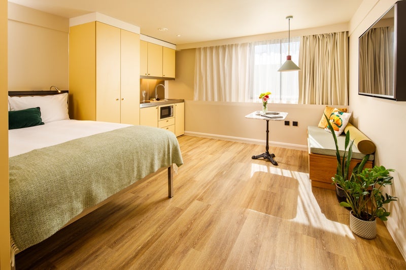Flat Hackney Road in Greater London