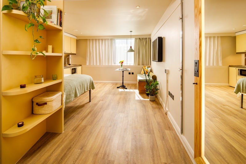 Flat Hackney Road in Greater London