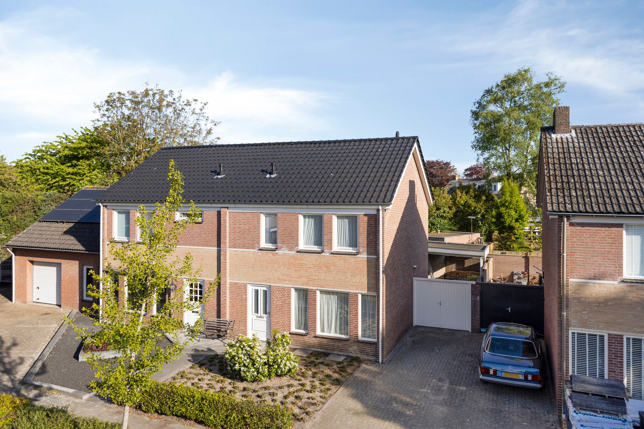 Twee-onder-één-kap te koop: Lupinestraat 24, Riethoven