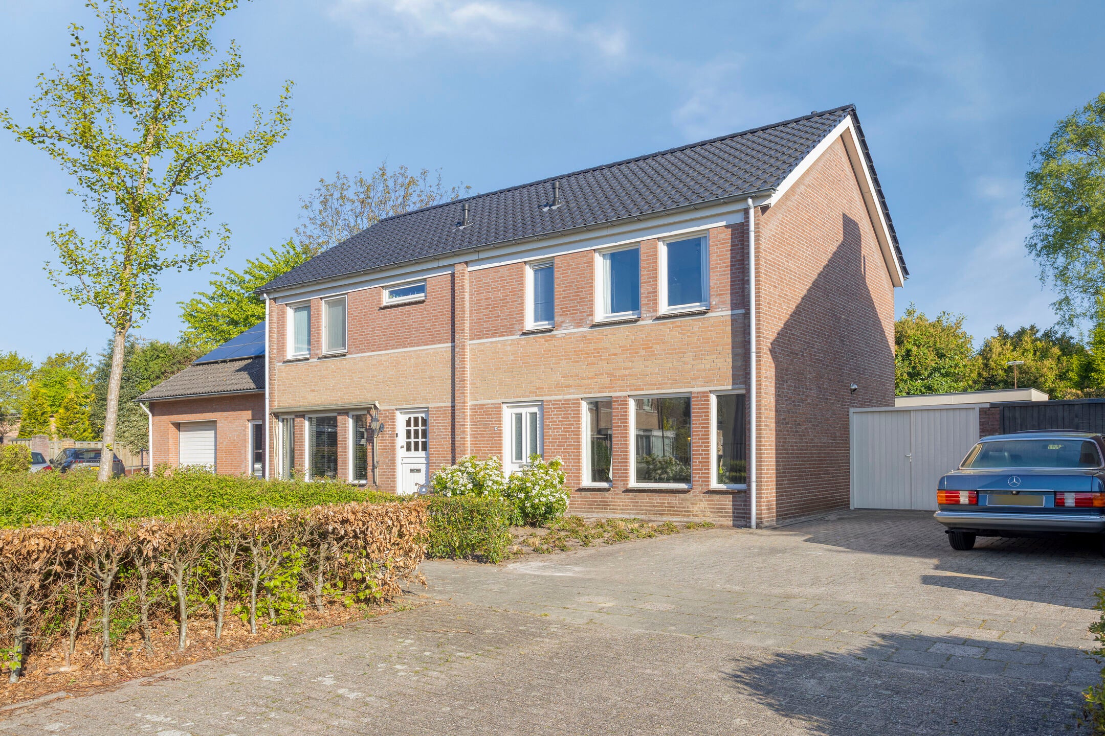 Twee-onder-één-kap te koop: Lupinestraat 24, Riethoven