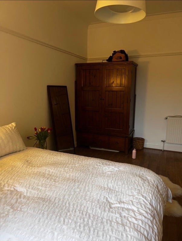 Room Battlefield Avenue in Glasgow