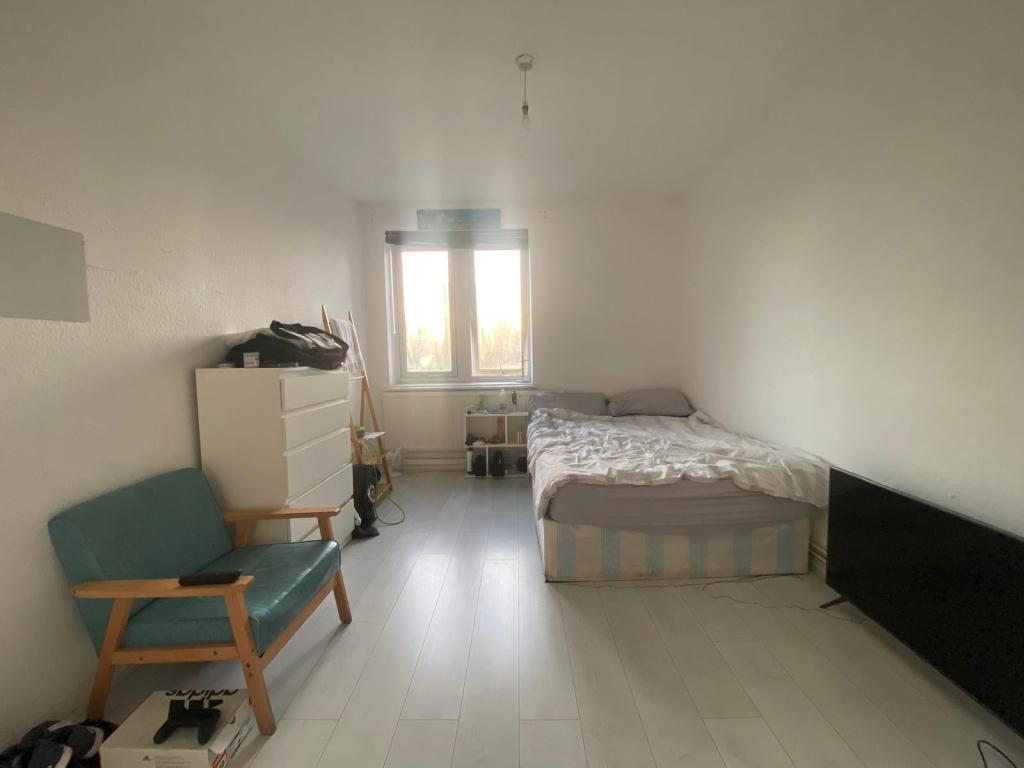 Room Middleton Street in Greater London