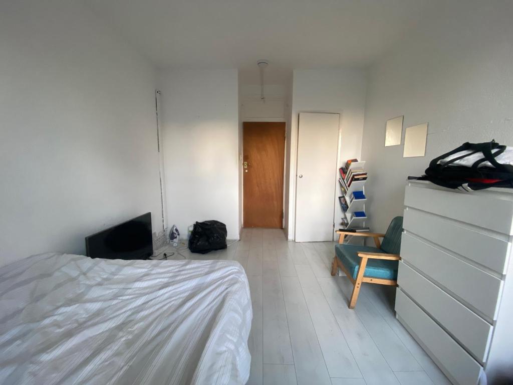 Room Middleton Street in Greater London