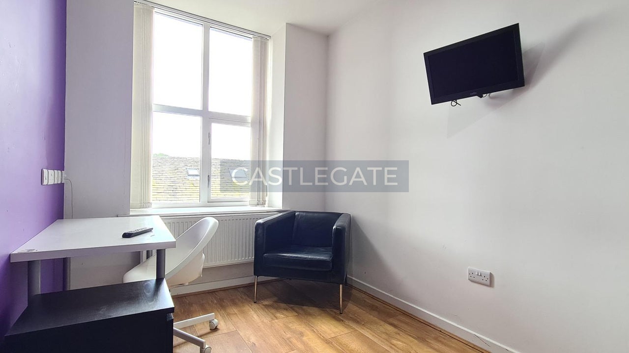 Room Threadneedle Street in Huddersfield