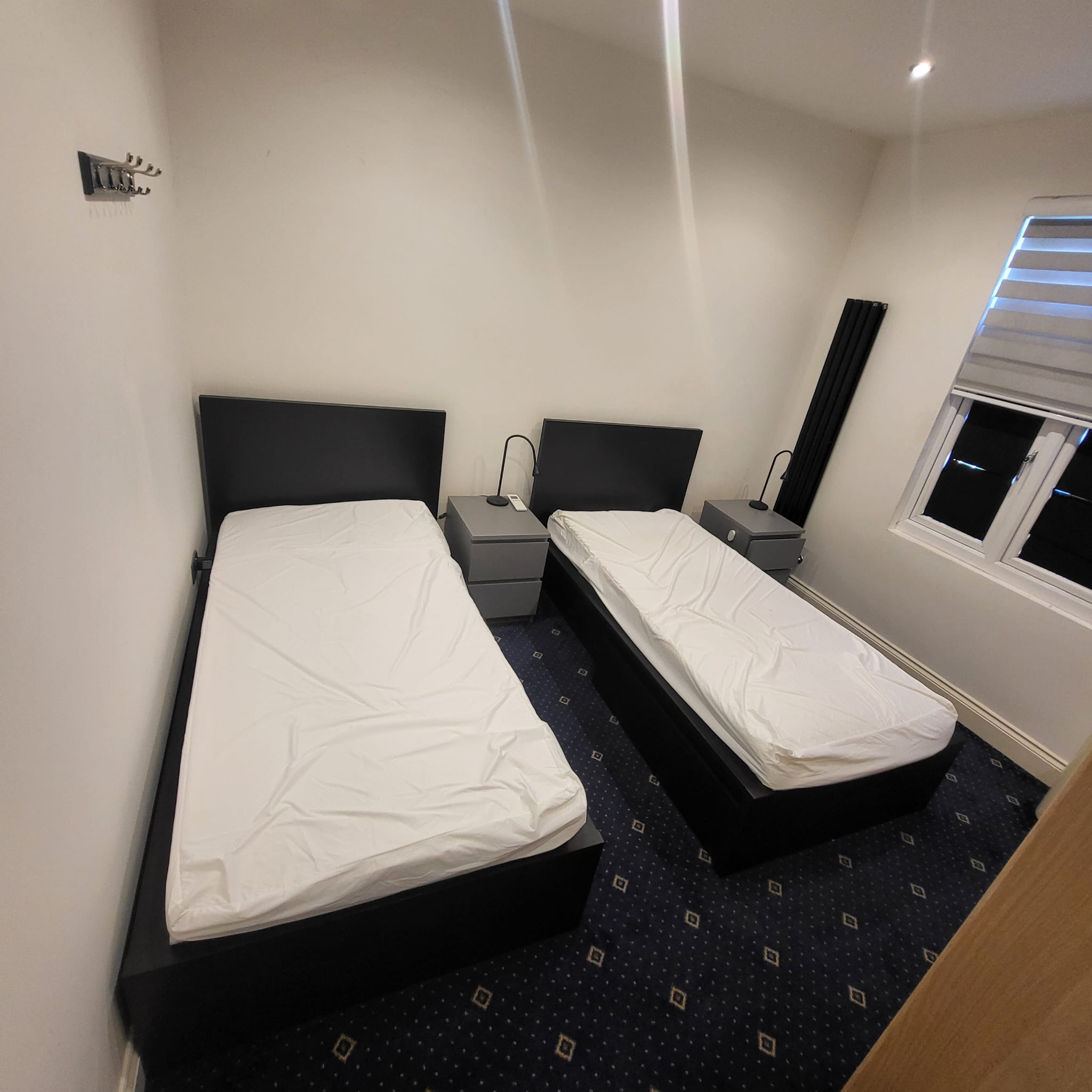 Room Henley Road in Greater London