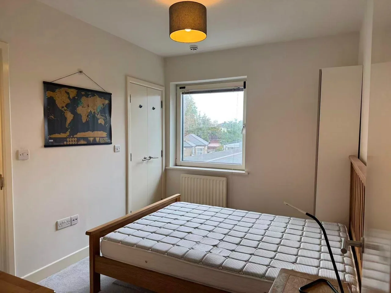 Flat Hilltop Avenue in Greater London