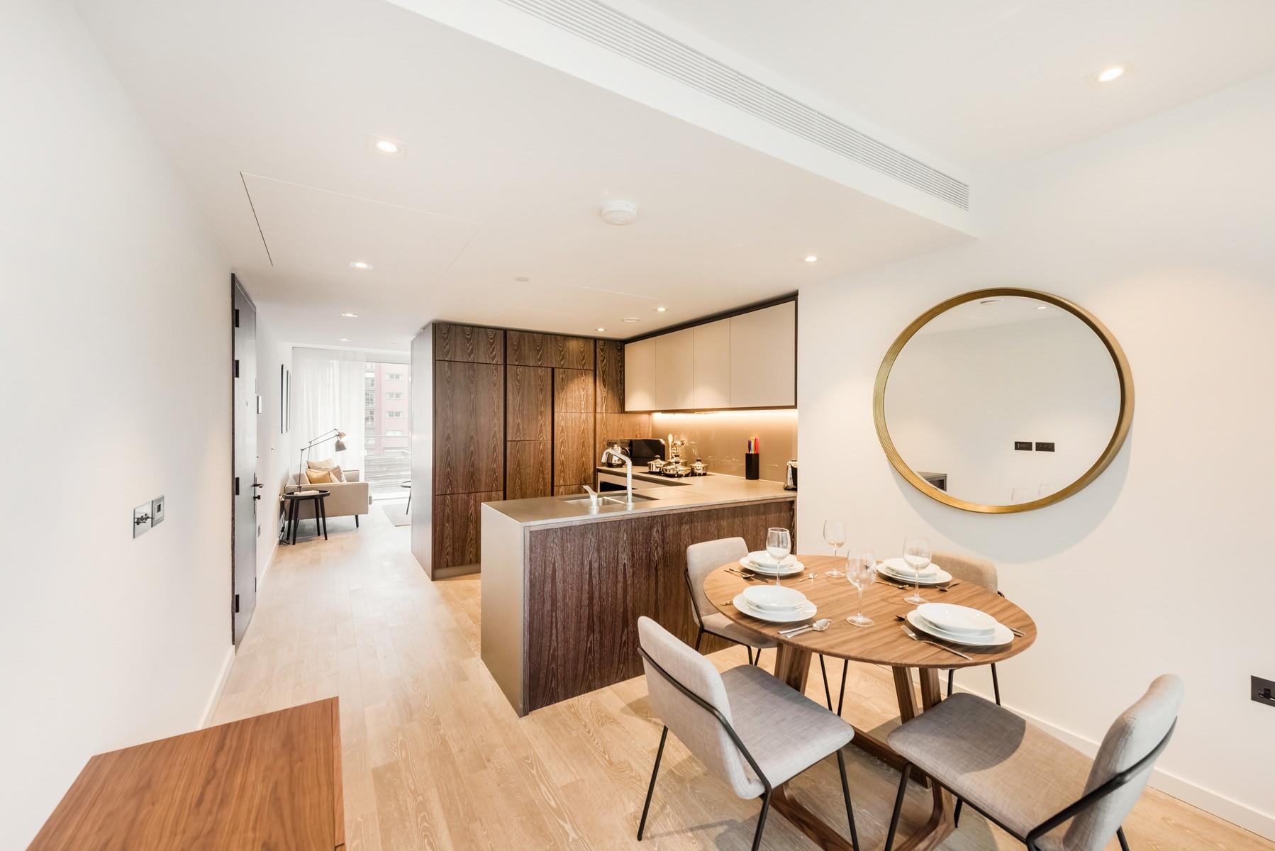 Flat Battersea Park Road in Greater London