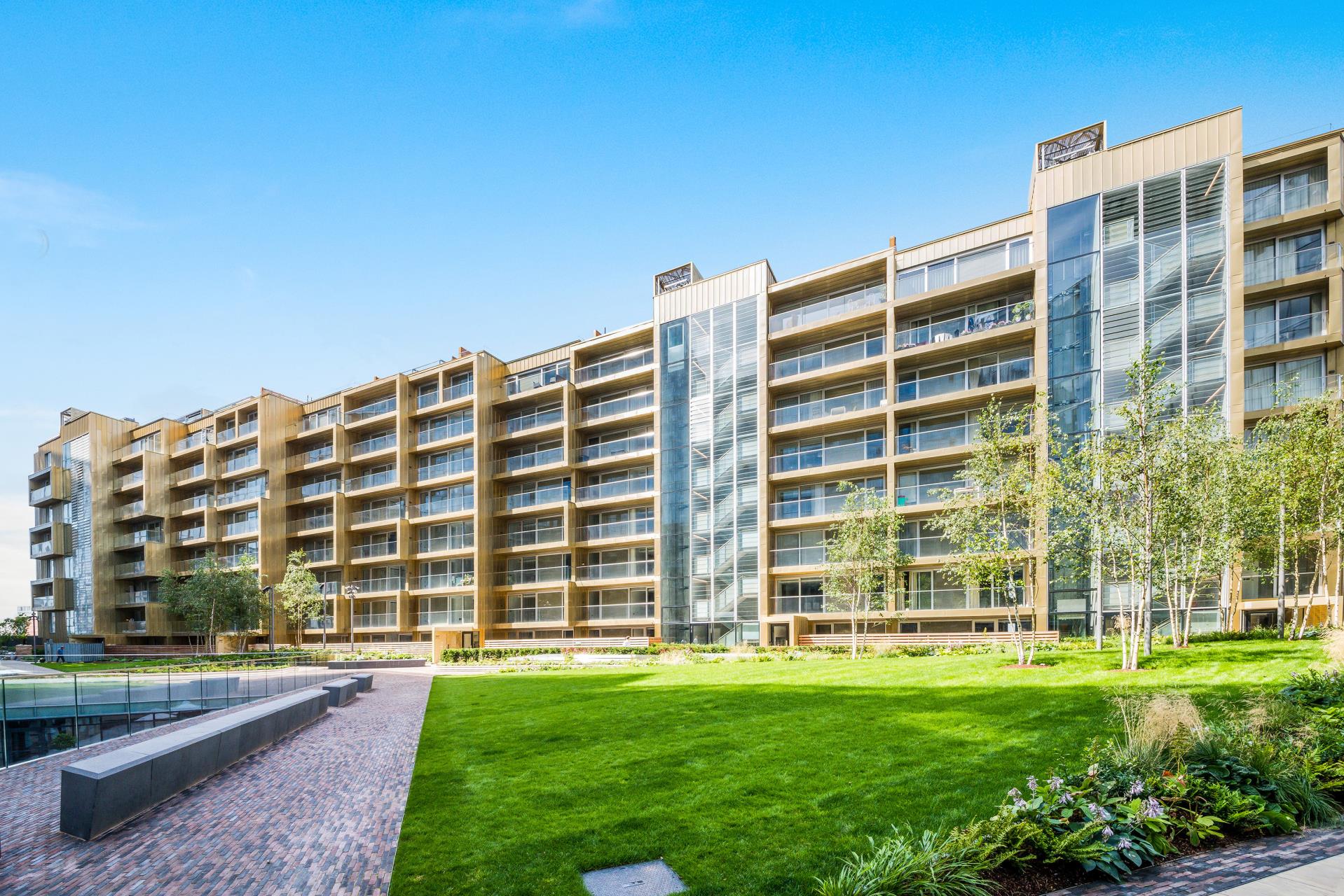 Flat Battersea Park Road in Greater London