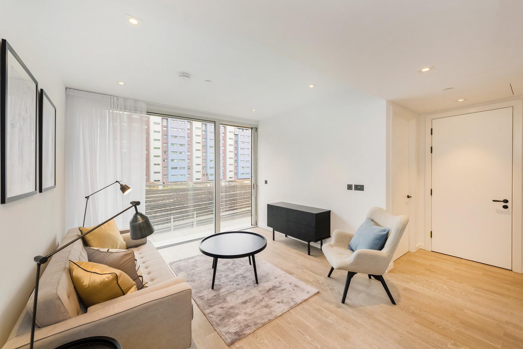 Flat Battersea Park Road in Greater London