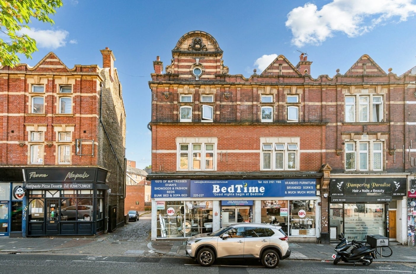 Flat High Street in Greater London