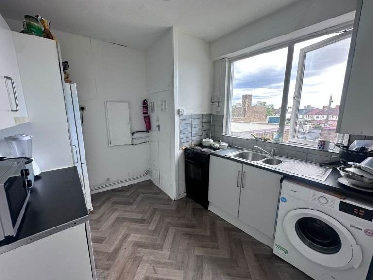 Room Eastern Avenue in Greater London