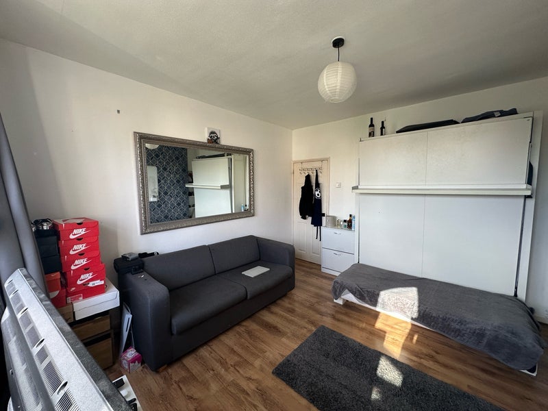 Room Hudson Close in Greater London