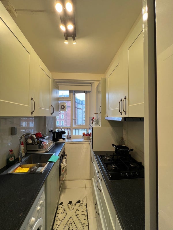 Room North End Road in Greater London
