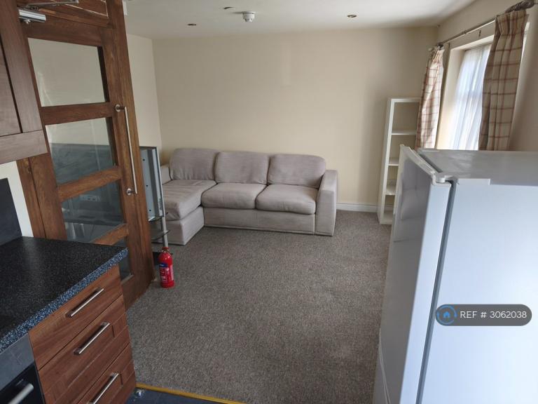 Flat Perne Road in Cambridge
