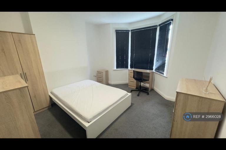 Room Harsnett Road in Colchester