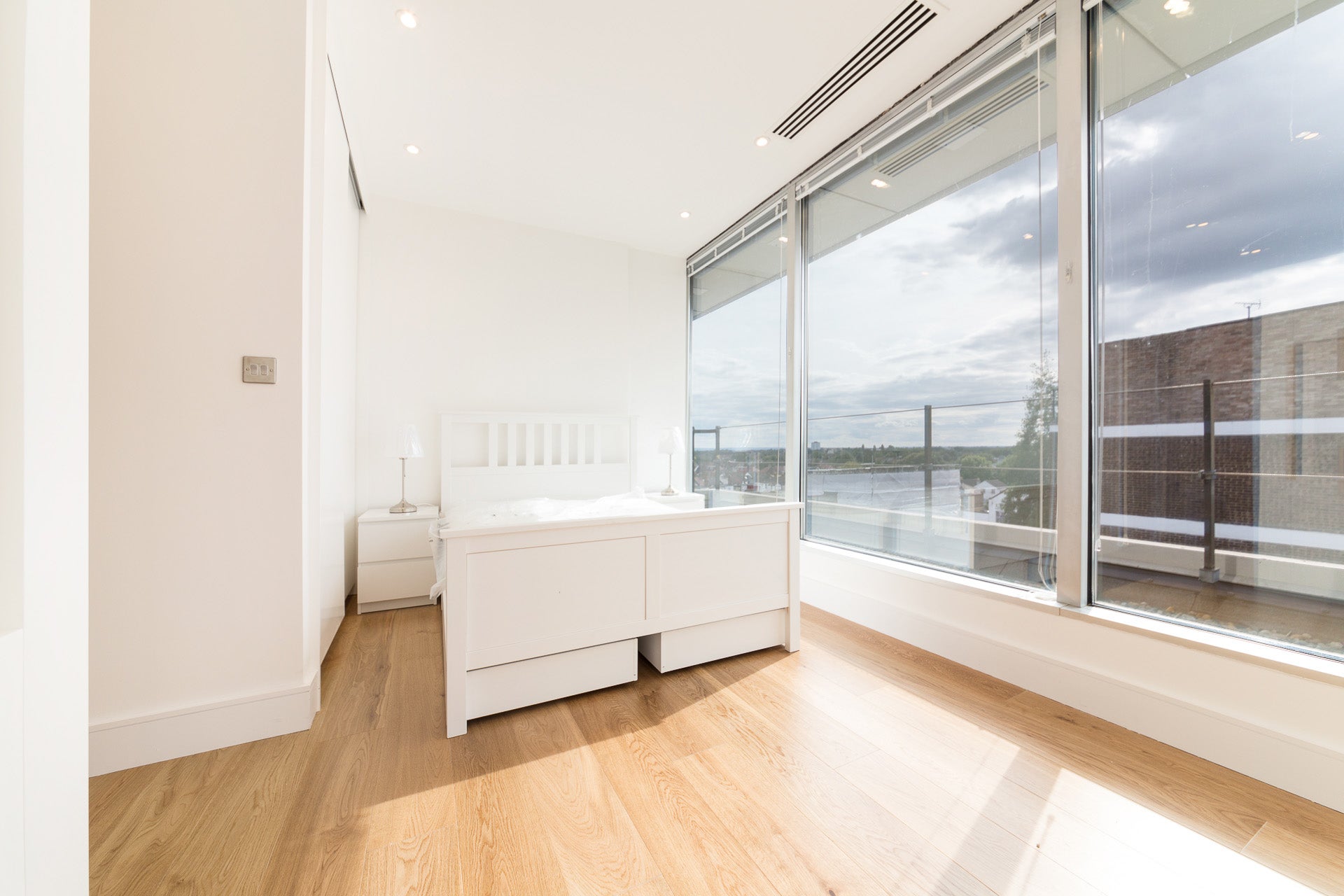 Flat Staines Road in Greater London