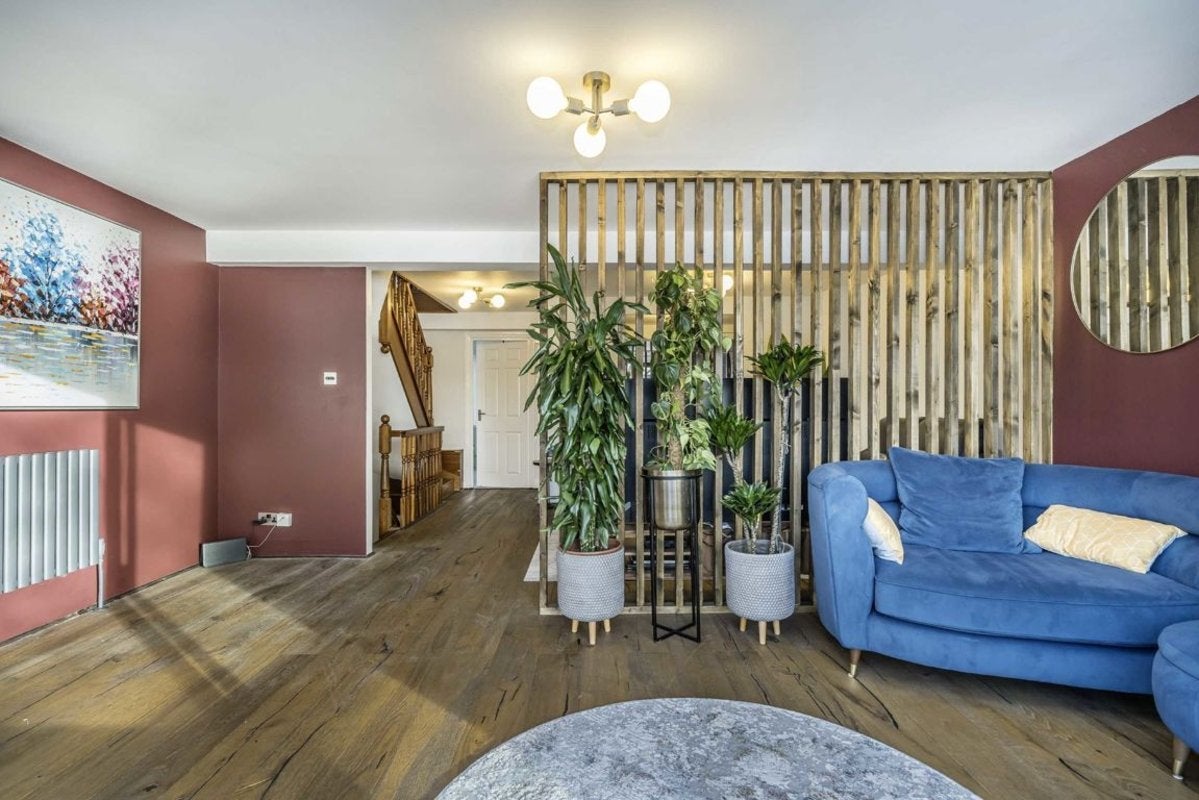 House Rainbow Avenue in Greater London