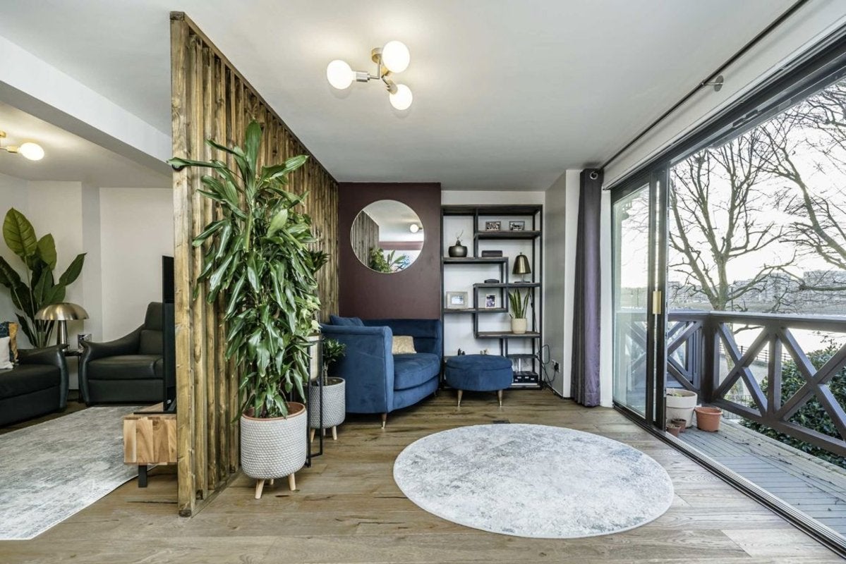 House Rainbow Avenue in Greater London