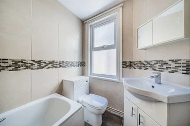 Flat Haydons Road in Greater London