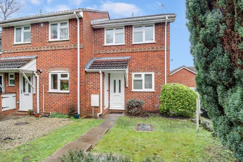 House Webb Close in Surrey Heath