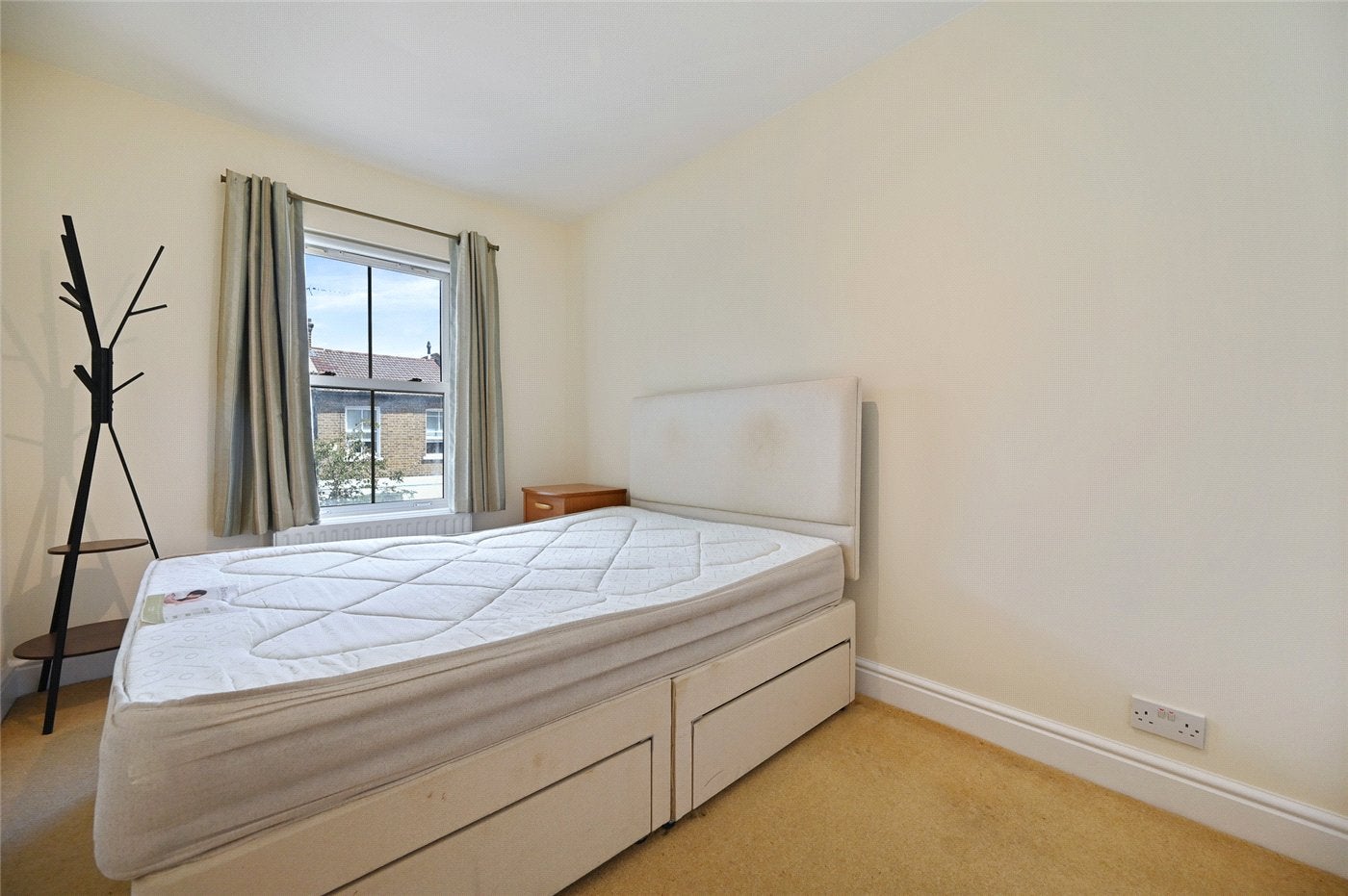 Flat Redan Street in Greater London