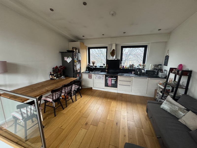Room Dispensary Lane in Greater London
