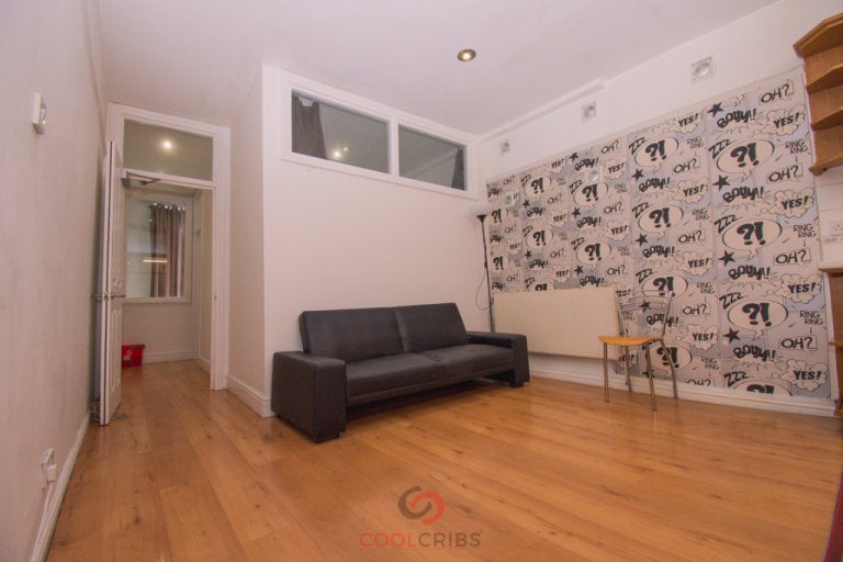 Flat Caledonian Road in Greater London