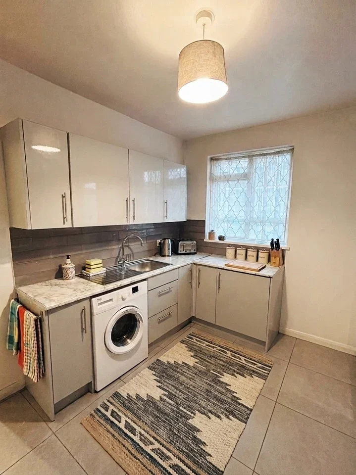 Room Camberwell Road in Greater London