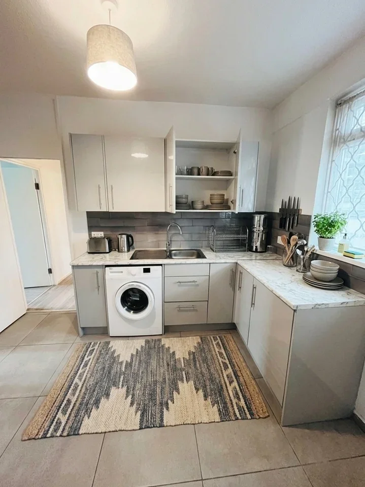 Room Camberwell Road in Greater London