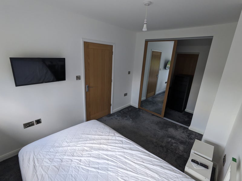 Room Devenish Road in Sunningdale