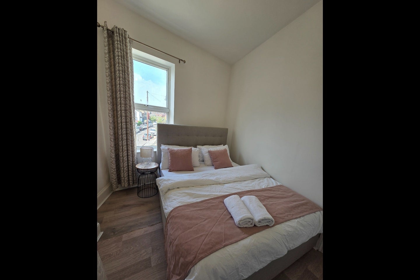 Flat Haydons Road in Greater London