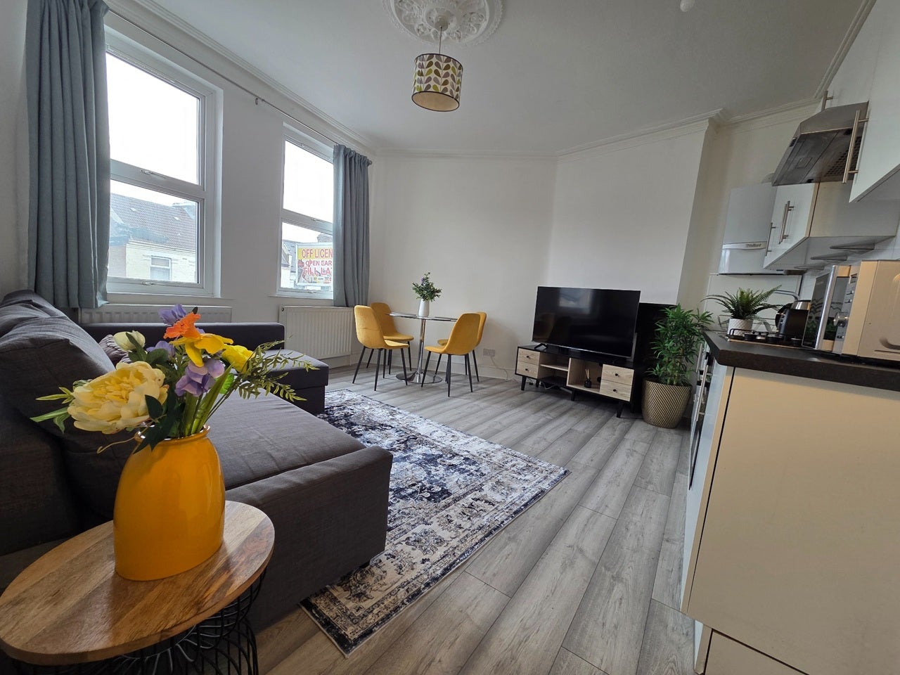 Flat Haydons Road in Greater London