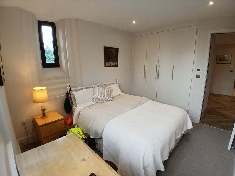 Flat Eardley Road in Greater London