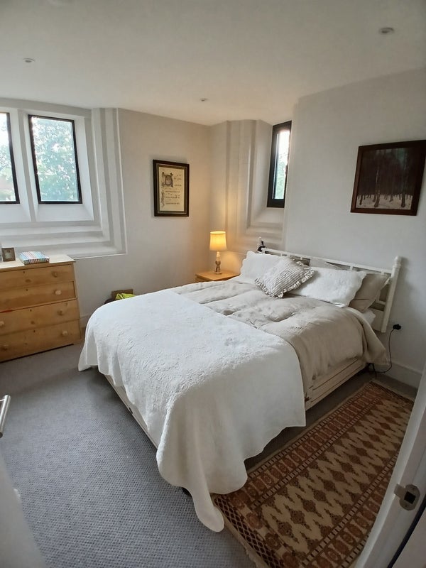 Flat Eardley Road in Greater London
