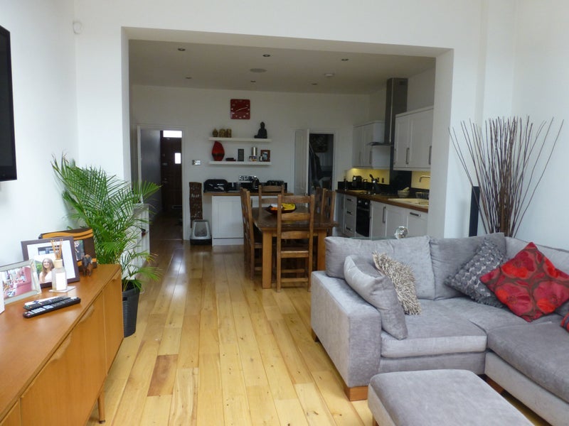 Room Green Avenue in Greater London
