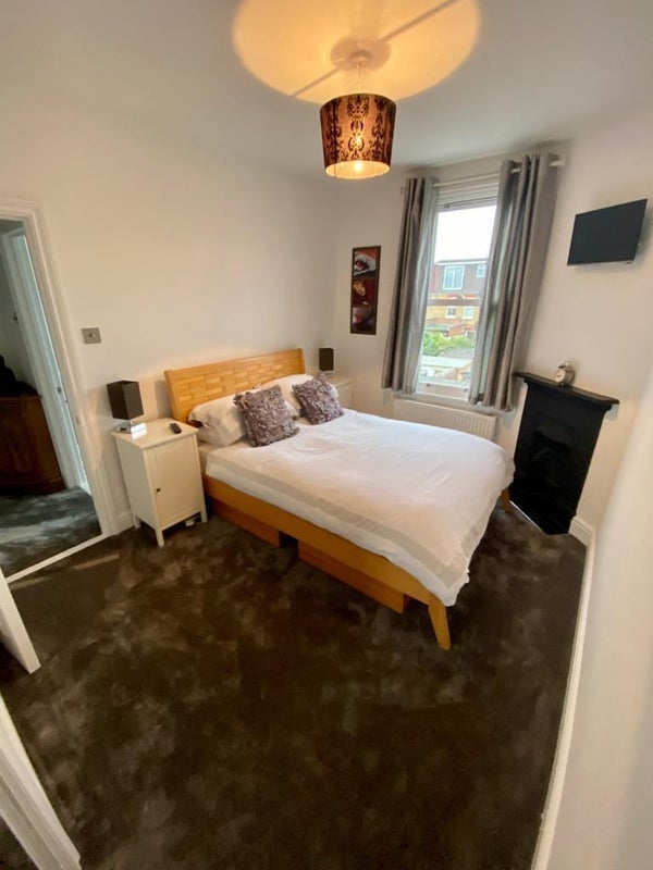 Room Green Avenue in Greater London